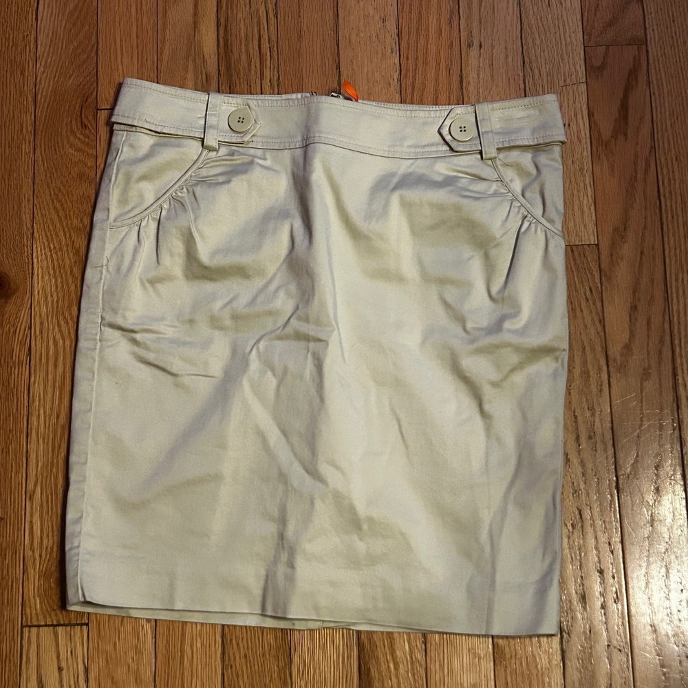 BCBGeneration Tan Short Skirt Khaki Skirt Size 6 with pockets